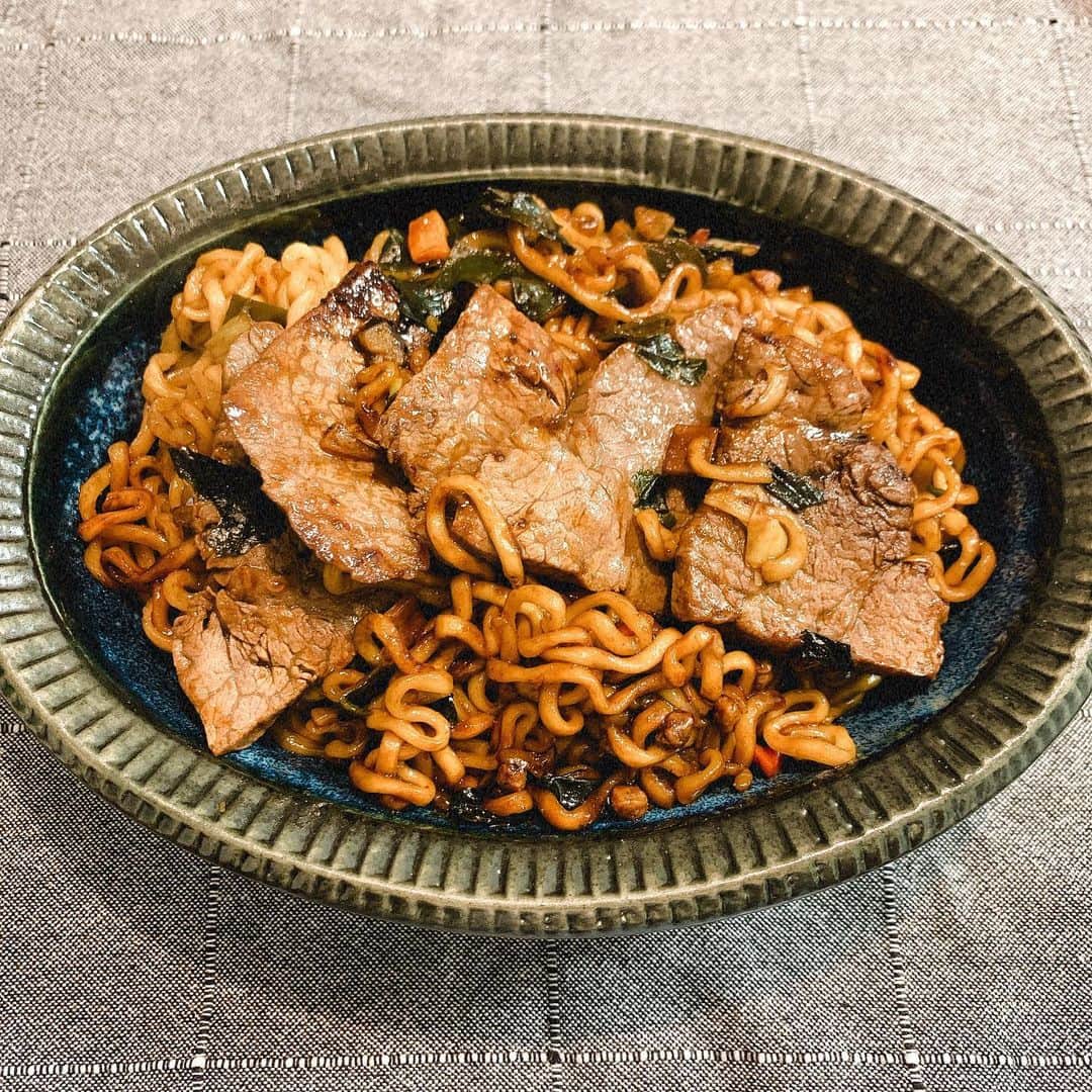 由規さんのインスタグラム写真 - (由規Instagram)「映画『パラサイト』で登場し、話題となったチャパグリを作ってみた チャパグリとは チャパゲティとノグリを掛け合わせた料理です。 ※牛肉も入れてます #パラサイト #チャパゲティ#ノグリ #チャパグリ #韓国」3月23日 20時34分 - yoshinori11sato