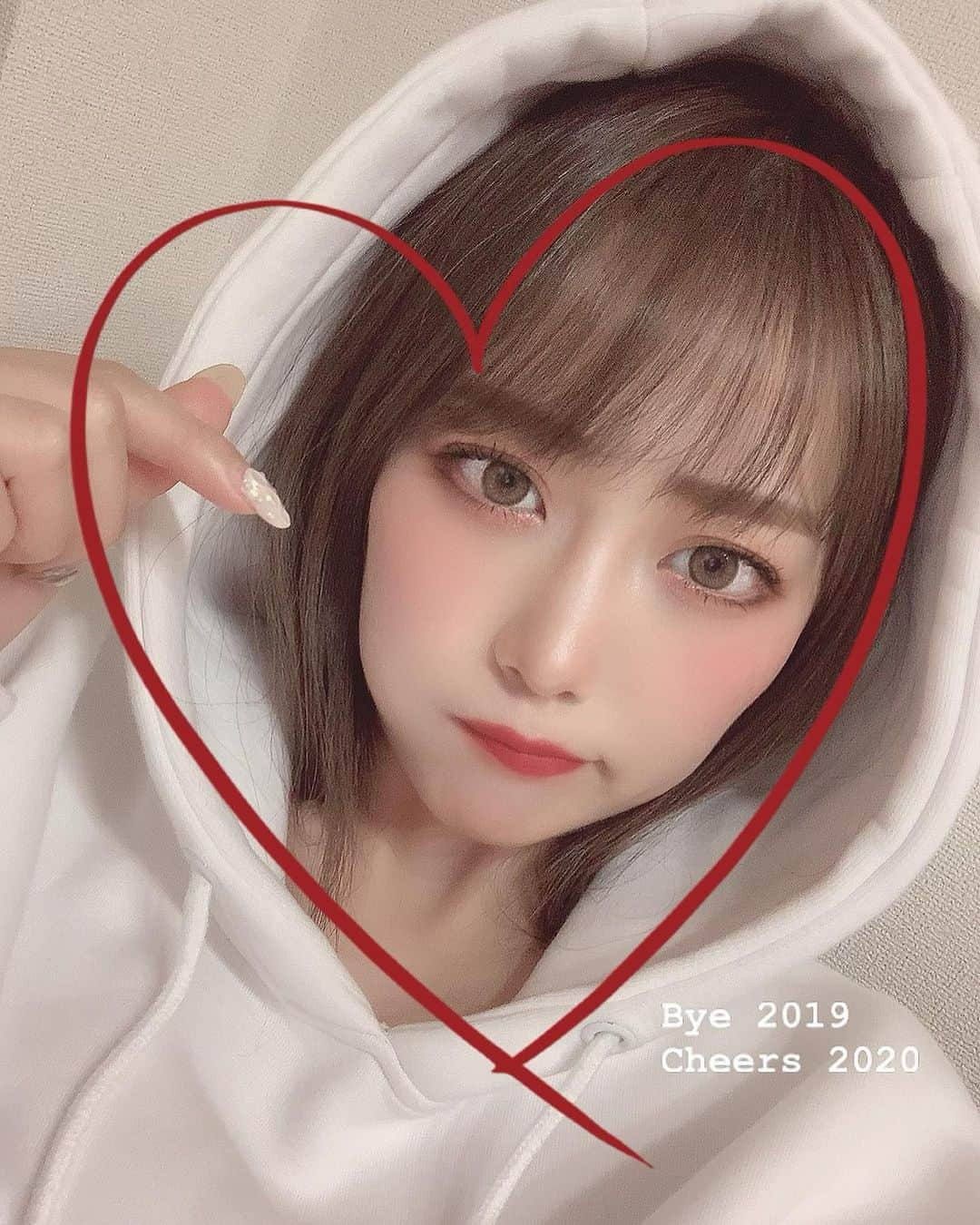 鈴木 あやさんのインスタグラム写真 - (鈴木 あやInstagram)「. 髪切りたぁ...🥺💭 . ロング、メディアム、ボブ どの辺が良きかな？🤔 #ショートヘア #ショートヘア風　#tops #ニット #knit #ootd #code #フード #パーカー #パーカー女子 #パーカーコーデ #selca #selfie #セルカ #カラコン #poplens #ayachuカラコンレポ #ポップレンズ　#winter #autumn #冬 #秋　#viviring #すぐ消すかも」3月23日 20時41分 - ayachu69