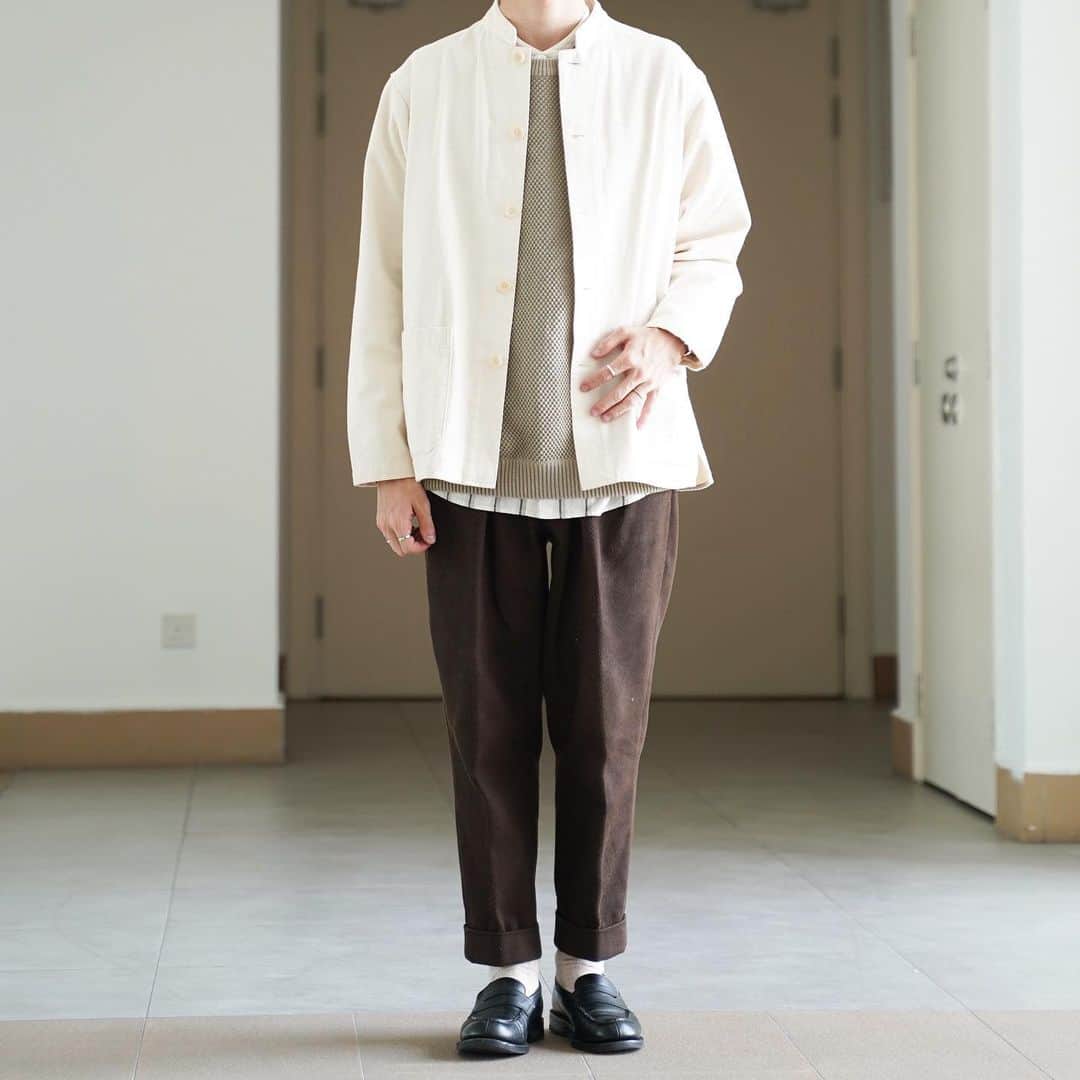 のインスタグラム：「今春は白！ ・ ・ #stevenalan #crepuscule #neat_tokyo #henderscheme ———————————————————————— #ootd#coordinate#snap#fashionsnap#fashion#instafashion#instagood#メンズファッション#gu#uniqlo#爽やかコーデ#l4l#f4l#お洒落さんと繋がりたい#おしゃれさんと繋がりたい#オシャレさんと繋がりたい#写真撮ってる人と繋がりたい#写真好きな人と繋がりたい#ファインダー越しの私の世界 #シミラールック#couple #couplephoto #neat_tokyo #henderscheme ————————————————————————」