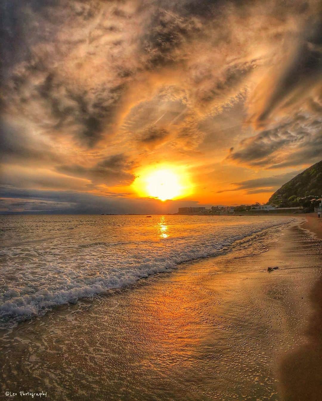 leo7000のインスタグラム：「やっぱり海はいいね‼️🌄🌅 深呼吸が気持ち良し😃 IG皆さん、今週もコロナに負けず頑張りましょう😆✊🏻 今日もお疲れ様でした~♪ 🍺🍺✨」