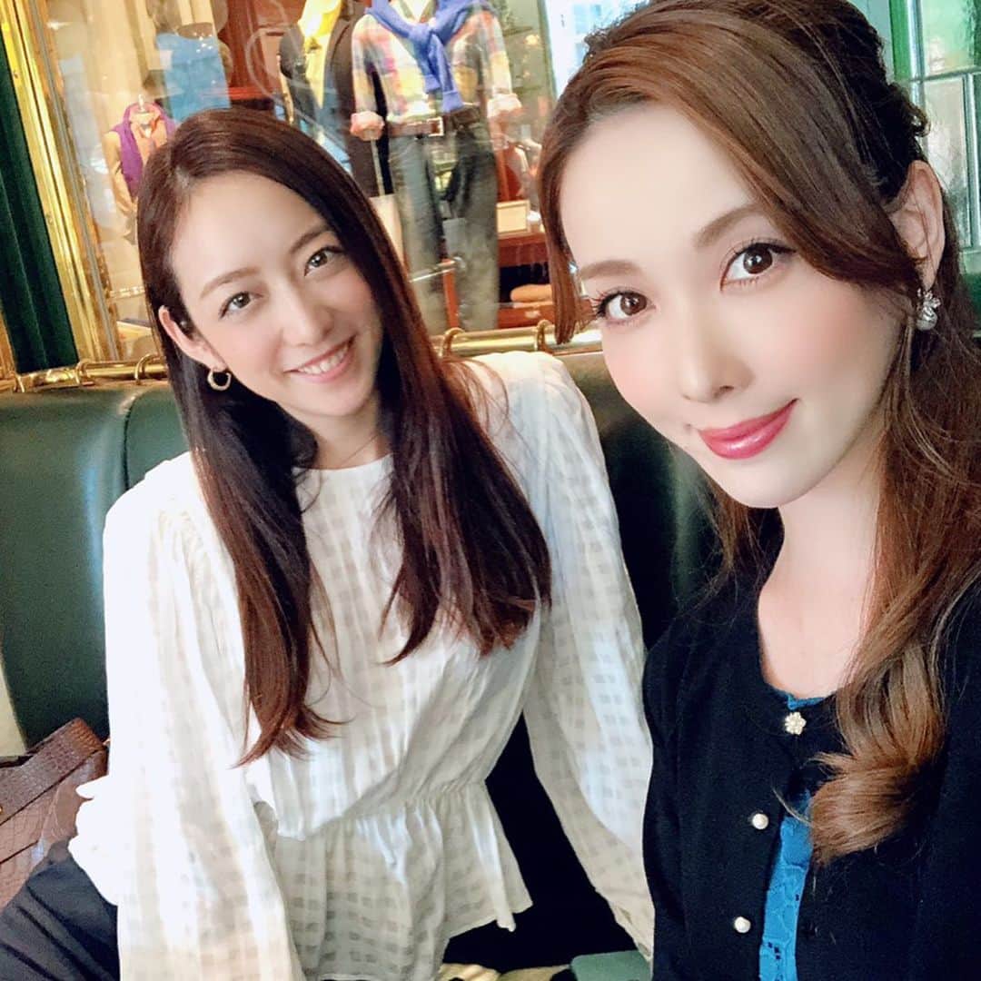 我謝レイラニのインスタグラム：「咲嬉と時間も忘れてたくさん話たよ⁎ˇ◡︎ˇ⁎ 為になる美容の話もたくさん聞いて、今年はこれから自分の肌のケアを頑張ろうと思った！！むしろ私、今までしなさすぎてたなぁ。。 まずはちゃんと日焼け止めを塗るところから始めよう(๑•̀ㅂ•́)و✧笑」