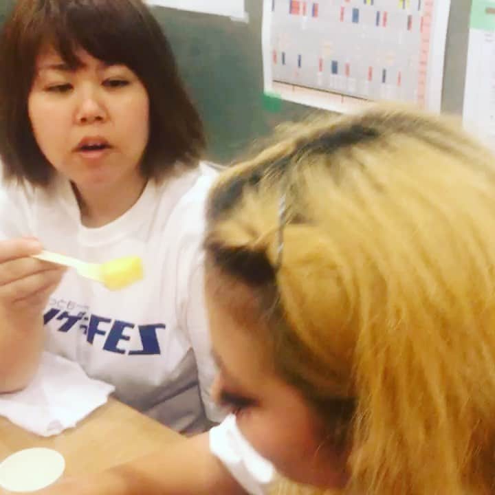 のインスタグラム：「『少食ブチギレシリーズ〜パイナップル編🍍〜』 #パイナップル #人の気持ち踏みにじって楽しい？ #「踏みにじって」の滑舌気になる #エルフ荒川 #天才ピアニストますみ #ますみはお腹減ってない奴が嫌い😇」