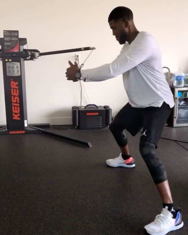 Jordanのインスタグラム：「On-deck.  @DexterFowler uses this time to work on his craft. #PlayInside #PlayForTheWorld #JUMPMAN」