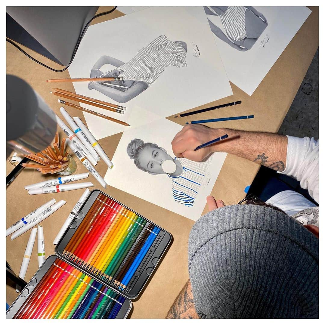 目黒ケイさんのインスタグラム写真 - (目黒ケイInstagram)「“Color Me Babes”  I’ve loved coloring since I could first pick up a pencil- fast forward 30 years, it’s still one of my favorite activities to do alone and in a group. Is it just me but time flies when you focus?😌 Even though Jane has her signature look, it’s 2020. Let’s update her look from home🤍  Digital files are formatted for Letter and A4 size paper. This is a free download but all donations are happily accepted via my website. 100% of the donations will be sent to a Coronavirus Relief Charity (as of 3/23 so much is happening so rapidly. I will follow up shortly with the charity(ies) I’ll be donating to)  Feel free to share and tag me in your masterpieces - would love to see what you do, whether you decide to print/paint or download on your iPad to play with digitally. Staying creative has helped my mental health immensely- I hope you find comfort in hard times like this as well🤍 We’re in this together.  Stay safe and have fun✨  Link in bio ©KEI MEGURO 2020 - For Personal Use Only ・ ・ ・ ・ ・ ・ ・ ・  #illustration #art #drawing #digitalart #graphite #mixedmedia #pencil #sketch #babe #portrait #keimeguro #目黒ケイ#スケッチ#イラスト#instaart#artist#イラストレーター#fashion #hair#beauty#ipadart#wacom#brooklyn#nyc#アート#sketchbook #coloringbook」3月24日 6時49分 - keimeguro