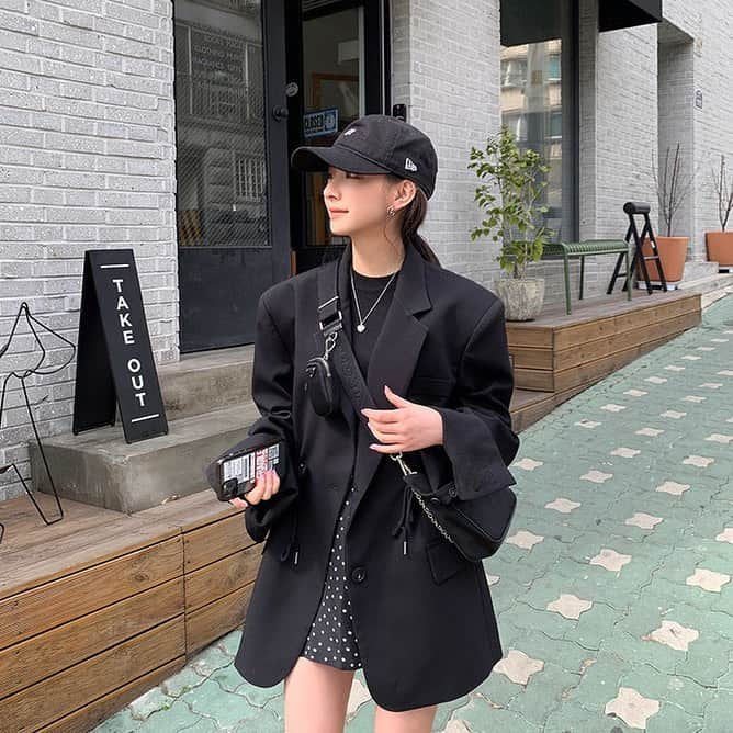 Chuuのインスタグラム：「사이드 스트링으로 다양하게 연출되는 블랙자켓❣️❣️ #chuuseoul」