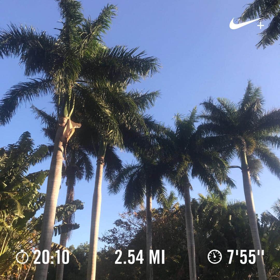 レイ・アレンのインスタグラム：「I hate-love it! #runningisfree」