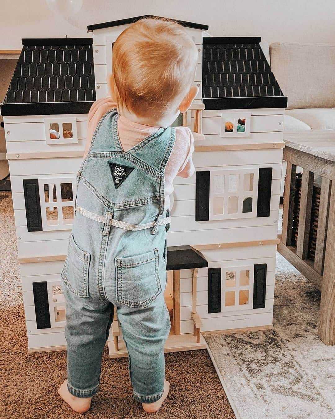 オシュコシュさんのインスタグラム写真 - (オシュコシュInstagram)「Our #mondaymantra?! You've got this! 💪❤️ Tell us…how are you keeping your #oshkoshkids entertained at 🏠? #indoorfun #playtime #toddleractivities 📷: @kaysdailyinsight」3月24日 7時29分 - oshkoshkids