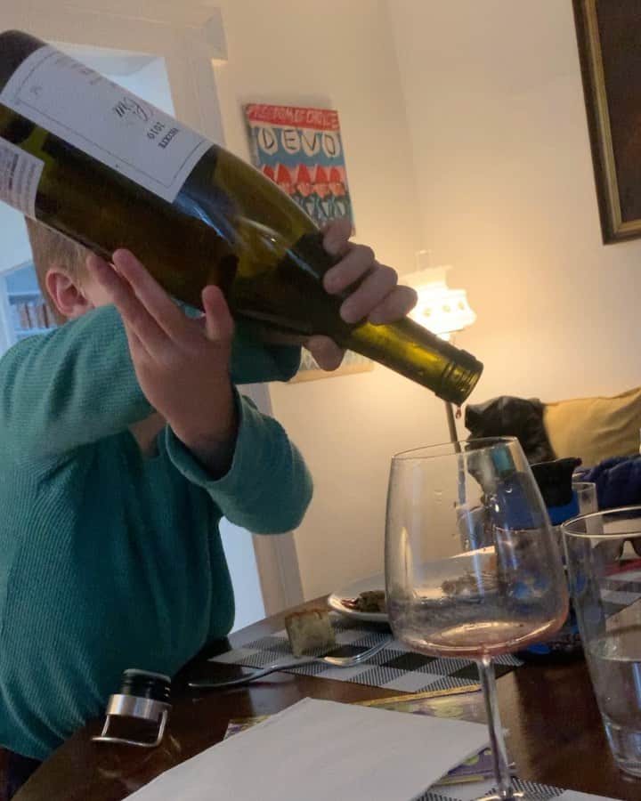 クレア・コフィーのインスタグラム：「Really missing proper wine service about now. @nyhospcoalition @indprestaurants #toosmalltofail  @jburnspatersoniv @jordansalcito @theolieberman @nrvalenta @alwaysanchovy @joecampanale」
