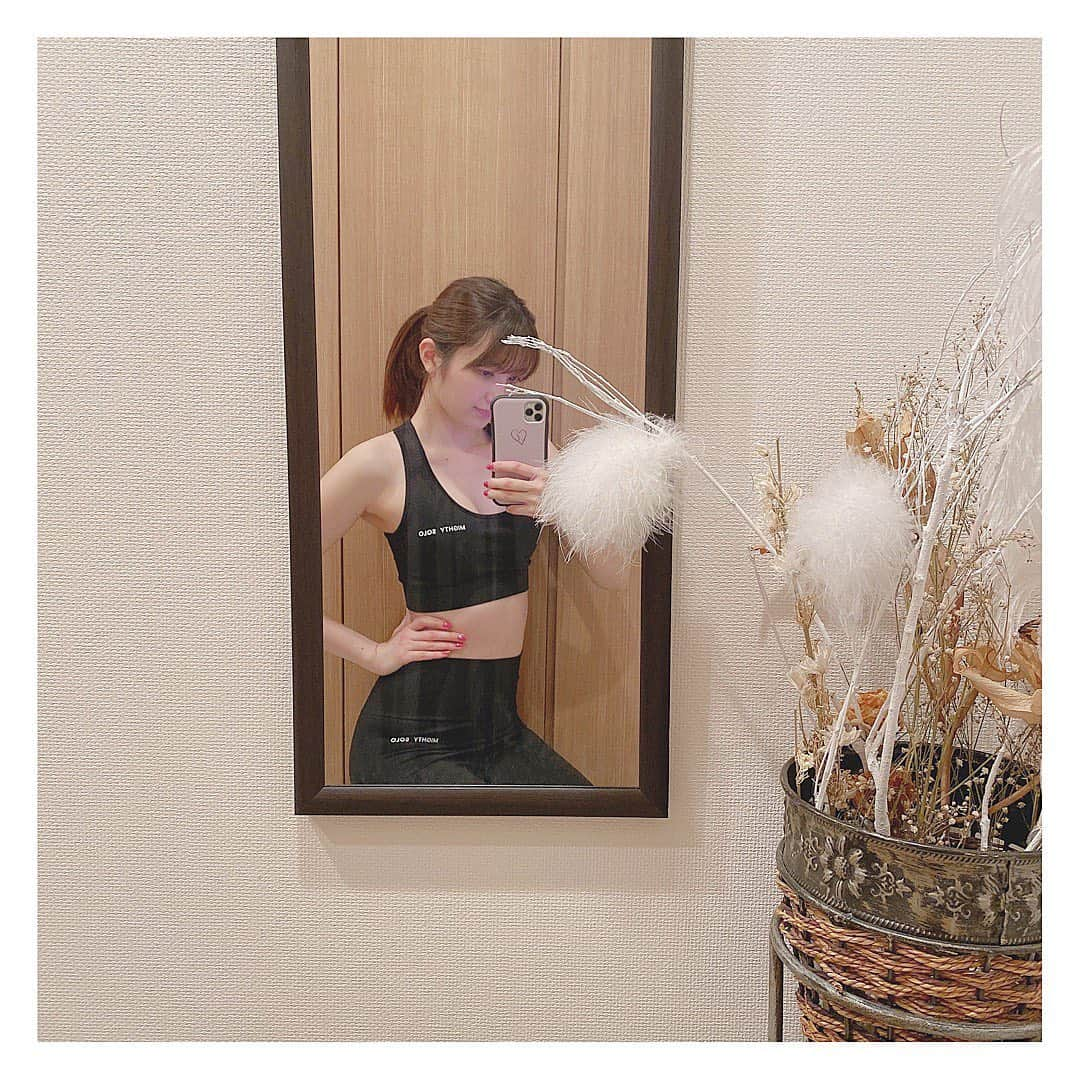 森杏奈さんのインスタグラム写真 - (森杏奈Instagram)「ㅤㅤㅤㅤㅤㅤㅤㅤㅤㅤㅤㅤㅤ ㅤㅤㅤㅤㅤㅤㅤㅤㅤㅤㅤㅤㅤ 最近は家トレしています🏋🏻‍♀️ 家トレでも結構筋肉痛きます‥‥⚡️ でもサボってたからもっと頑張らんと😭😭 ㅤㅤㅤㅤㅤㅤㅤㅤㅤㅤㅤㅤㅤ 気分を上げる為にお家で @mightysoloofficial さんからいただいた 素敵なトレーニングウェア着てみました🤣💪🏻 ㅤㅤㅤㅤㅤㅤㅤㅤㅤㅤㅤㅤㅤ ユニークなデザインが沢山あって迷いましたが、 とりあえず私はシンプルに黒にしました🏋🏻‍♀️笑 ㅤㅤㅤㅤㅤㅤㅤㅤㅤㅤㅤㅤㅤ 春のキャンペーンセールがあるそうで、セットご購入で10％off。 15％専用割引コードとも一緒に使えるとてもお得なセールみたいです☝🏻 ㅤㅤㅤㅤㅤㅤㅤㅤㅤㅤㅤㅤㅤ 15%off専用クーポンコード：mori15 (公式オンラインストアでのみ使用可能) ㅤㅤㅤㅤㅤㅤㅤㅤㅤㅤㅤㅤㅤ 是非に～☺️ ㅤㅤㅤㅤㅤㅤㅤㅤㅤㅤㅤㅤㅤ #IAmMightySolo #マイティソロ #mightysolo  #training #トレーニング #bodymake #ボディメイク  #traininggirl #トレーニング女子  #trainingwear #トレーニングウェア  ㅤㅤㅤㅤㅤㅤㅤㅤㅤㅤㅤㅤ」3月23日 22時42分 - _morianna