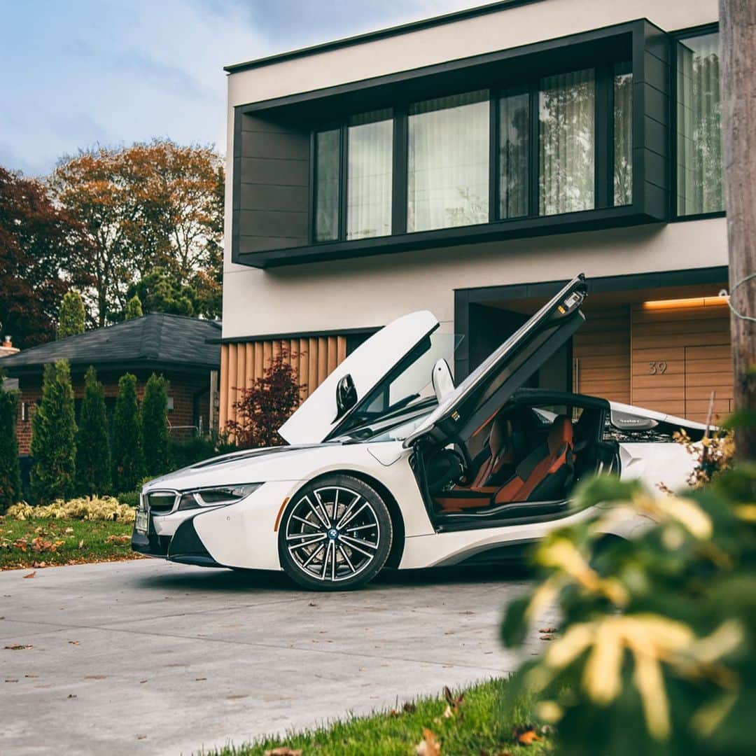 CarsWithoutLimitsさんのインスタグラム写真 - (CarsWithoutLimitsInstagram)「Nature Urban mix with the i8 Roadster 🍁 Photo @maxparkesphoto  Thanks to @bmwnewmarket @dilawriauto  #carswithoutlimits #bmw #i8 #bmwi8」3月23日 22時55分 - carswithoutlimits