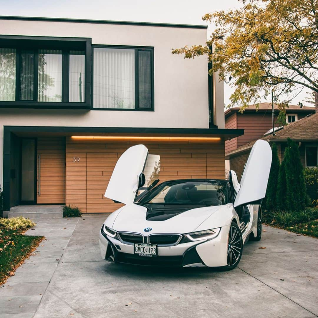 CarsWithoutLimitsさんのインスタグラム写真 - (CarsWithoutLimitsInstagram)「Nature Urban mix with the i8 Roadster 🍁 Photo @maxparkesphoto  Thanks to @bmwnewmarket @dilawriauto  #carswithoutlimits #bmw #i8 #bmwi8」3月23日 22時55分 - carswithoutlimits