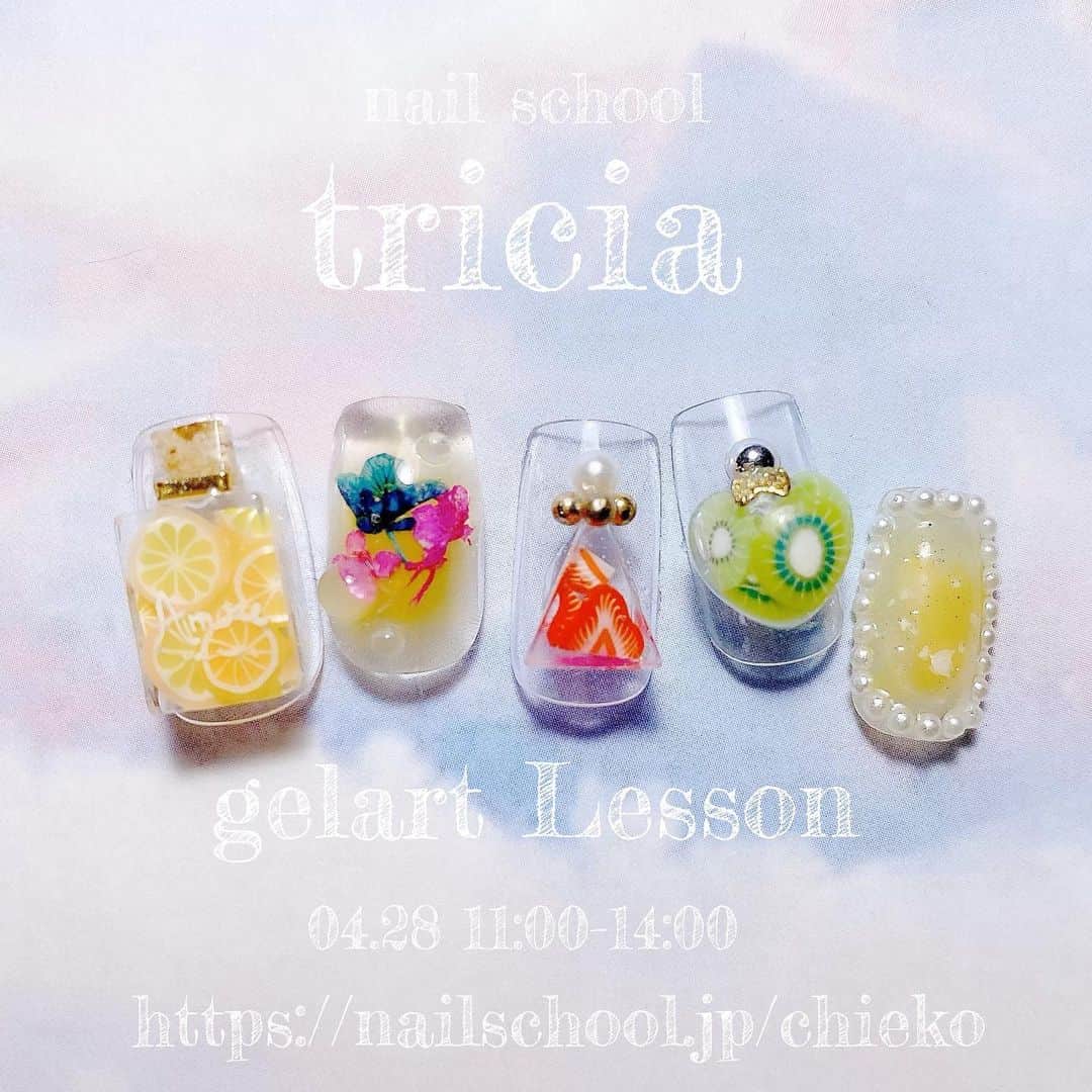 なかやまちえこのインスタグラム：「次回のtricia #gelart Lessonは #fruitnails です🍊🍓⠀ 04/28 11:00- お問い合わせ☎️03-6419-7314 #nail #nails #nailart #ネイル #美甲 #ネイルアート  #japanesenailart #manucure #japanesenails #manicurist #gelnails #أظافر #네일아트 #미용 #vẽmóng #ネイルスクール #nailschool #フルーツネイル」