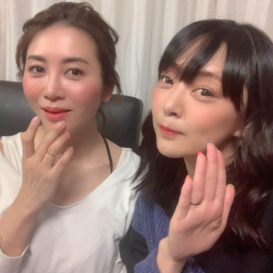 みかんさんのインスタグラム写真 - (みかんInstagram)「みなさんの期待に応えれるよう、 またどこかでミラクルとのコラボネタを見せれるよう頑張ります💪ってか探します(笑) うちの旦那はんのトンカツ屋さんまで来てくれちゃって、ほんまありがとうなぁ💖 塩で食べてとすすめ、わかったと小皿に塩を取り分けた後に全体的に上からソースをかける様にはビックリしたわ🤣 わしがストップ‼️って止めたけど💦 もぉ〜変顔といい、いつも何かしらやらかしてくれる🤣 ちょ待ってよ💦もしかして2枚目って⁉️(笑) コラァ〜🤣 #ミラクルひかる #おもろ過ぎる #変わってんな #大好き #とんかつ #六」3月23日 23時05分 - mikan02241984