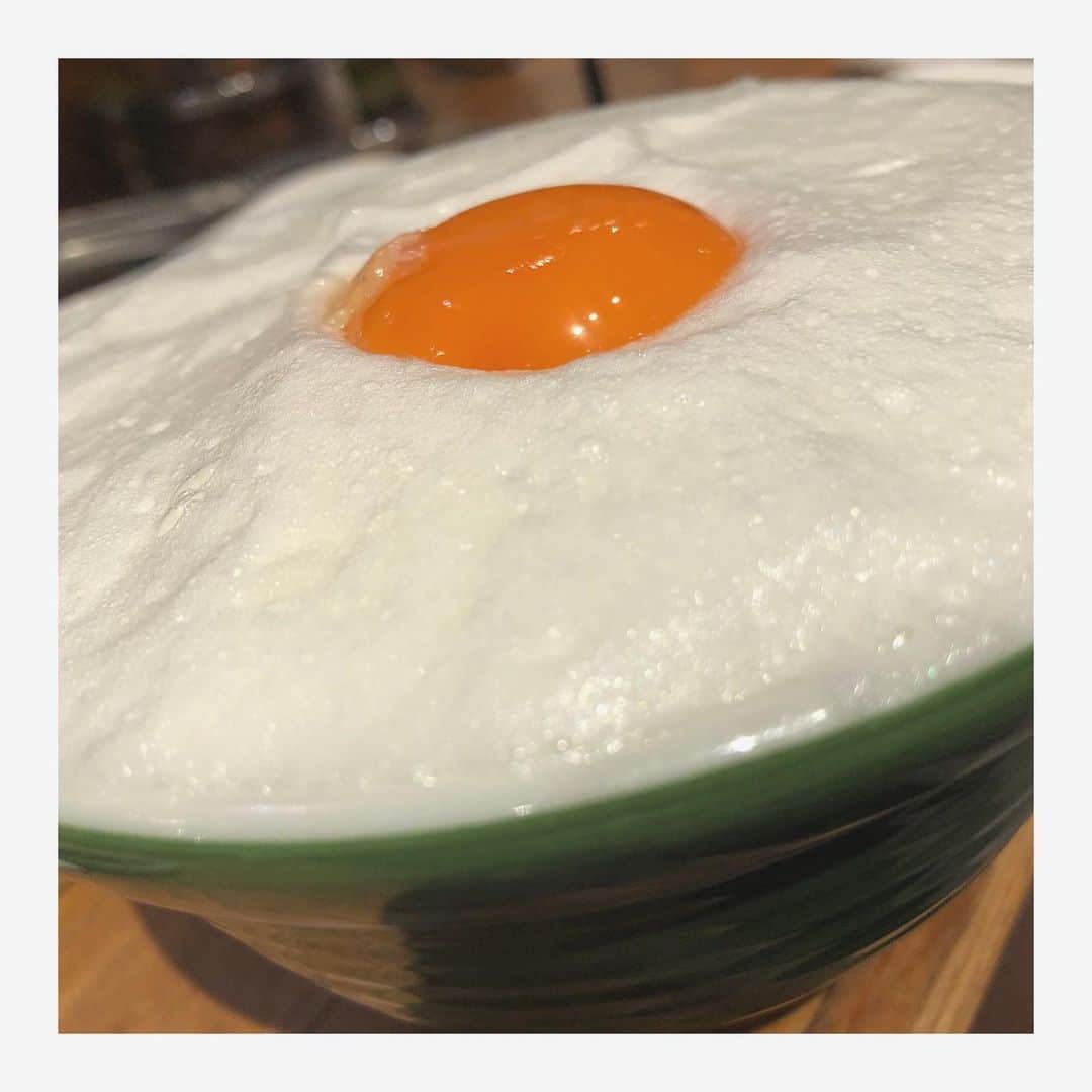朝田淳弥のインスタグラム：「. 美味！フワッフワッ #卵かけご飯 とみせかけて実は#親子丼  #今日のご飯」