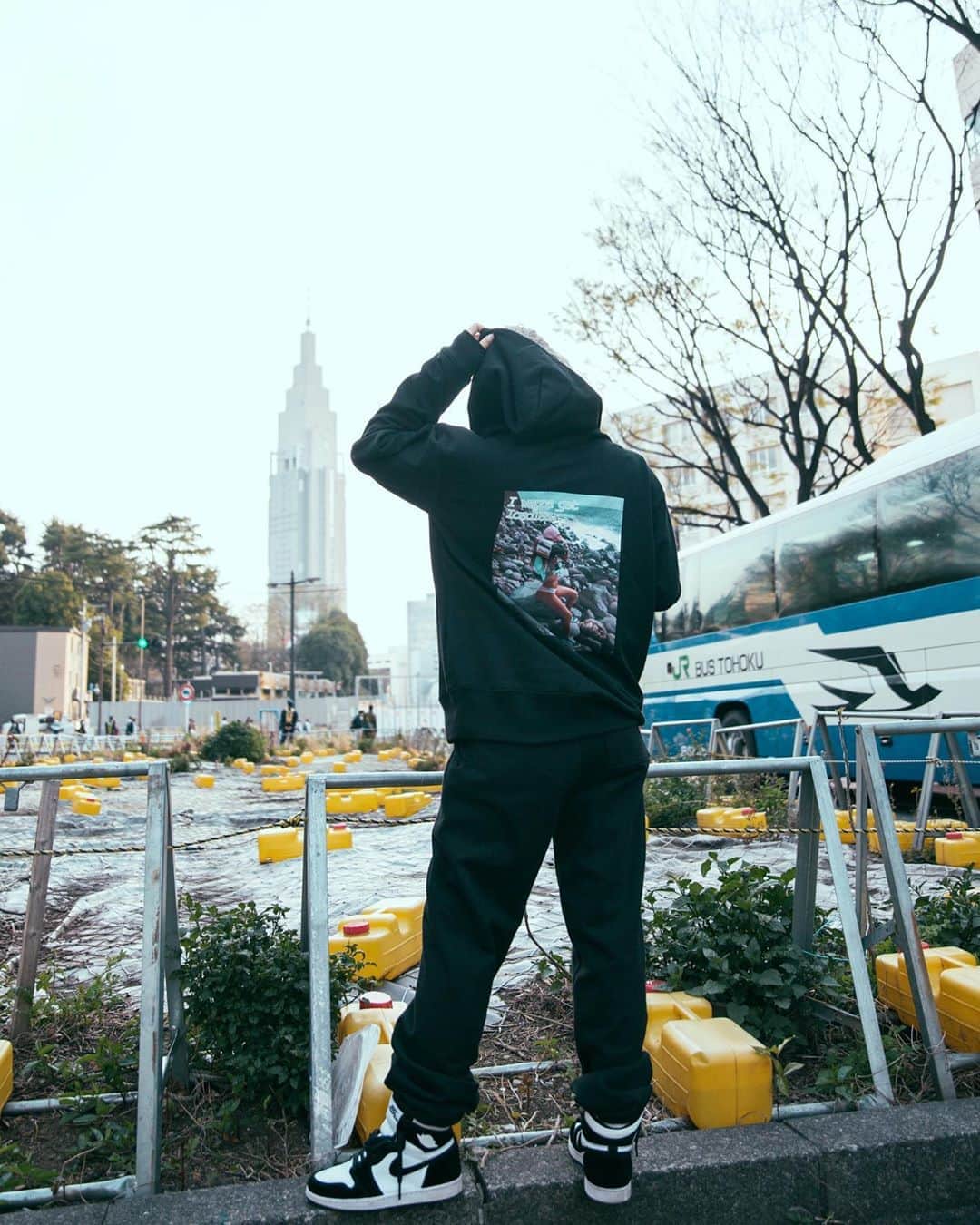 MARISのインスタグラム：「彼が知らぬ間に私のphoto パーカーを作ってくれてたー！❤️この写真は思い出の日の写真で2人ともお気に入りだからhappyな朝❤️早速着て車で買い出し❤️ふいにこーゆープレゼント嬉しいね😍あんまり外出できないこの時期におうちで幸せ感じたり気づく事もたくさんあるなと思った日❤️ 優し😭❤️ ・ My boy friend  gave me a present that the sweater with my photo !! What a surprise 🥰  This photo is one of our biggest memories ❤️ Thank you my love @light_worker_boy ❤️ ・ ・ ・」