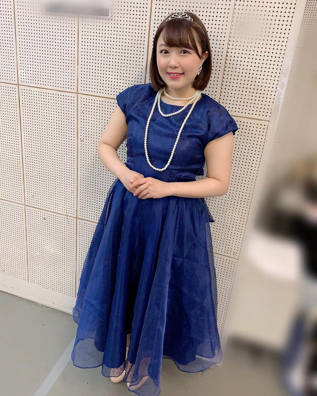 嶋梨夏さんのインスタグラム写真 - (嶋梨夏Instagram)「ついに明日舞台「タイラーV」開幕します✨色々なことがある今ですが、そんな時にこそパワーをお届け出来るようなハイパーな朗読劇になっています。朗読だけでなく歌もダンスも影絵芝居もステージの上で展開されていく新感覚の朗読劇なので、耳だけでなく目でも楽しんで頂けます😊✨29日まで新宿シアターブラッツにて上演します！！チケット詳細はプロフィールから💓皇帝ゴザ16世アザリンとして、ステージの上で大きな心を持って凛と生きます！！是非観にいらして下さい👸🏻✨✨✨」3月23日 23時24分 - shimarica_jp