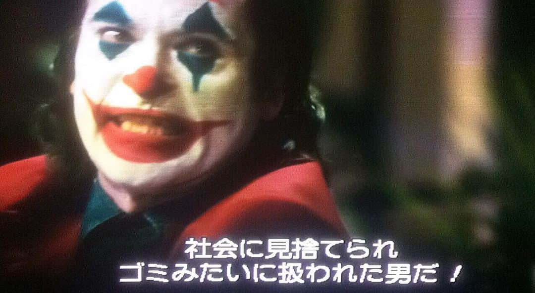 はっとりさんのインスタグラム写真 - (はっとりInstagram)「ジョーカー - Joker (2019) さーせん、今さら観ました！んーっと、この映画はデニーロが出てることが全てだと思います！現代版タクシードライバーだと受け取りました。 映画のキャッチコピー【本当の悪は笑顔の中にある】果たして悪なのか？？悪で片付けていいのかい？！ #Joker #耕心映画」3月23日 23時40分 - hattori0629