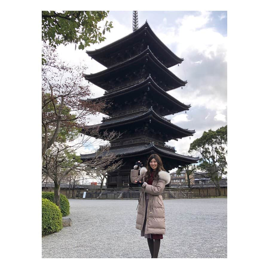 橘ゆりかさんのインスタグラム写真 - (橘ゆりかInstagram)「いい福みつけ旅のロケで行ってきた﻿ 京都の 都七福神巡り のお写真☺️☺️☺️﻿ ﻿ ﻿ 七ヶ所で一つ一つ集める御朱印﻿ 最終的にはこんな華やかな1枚に…✨﻿ ﻿ お家に飾ってるよ！ご利益がありますように🙏﻿ ﻿ ﻿ #いい福みつけ旅 ﻿ 奈良テレビ放送 毎週水曜日 23:58〜﻿ YouTubeからアーカイブが見られます🌈﻿ ﻿ ﻿ #京都 #都七福神巡り #七福神 #京都御朱印巡り #御朱印 #御朱印巡り #松ヶ崎大黒天 #東寺 #五重塔 #福盛訓之 さん #橘ゆりか #kyoto #kyotogram #goshuin」3月23日 23時43分 - yuricalcal