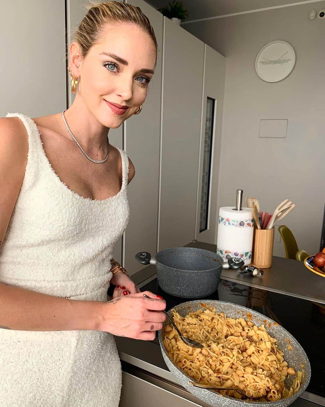 キアラ・フェラーニさんのインスタグラム写真 - (キアラ・フェラーニInstagram)「Today we cooked pasta e ceci and It was delicious 💘」3月23日 23時44分 - chiaraferragni