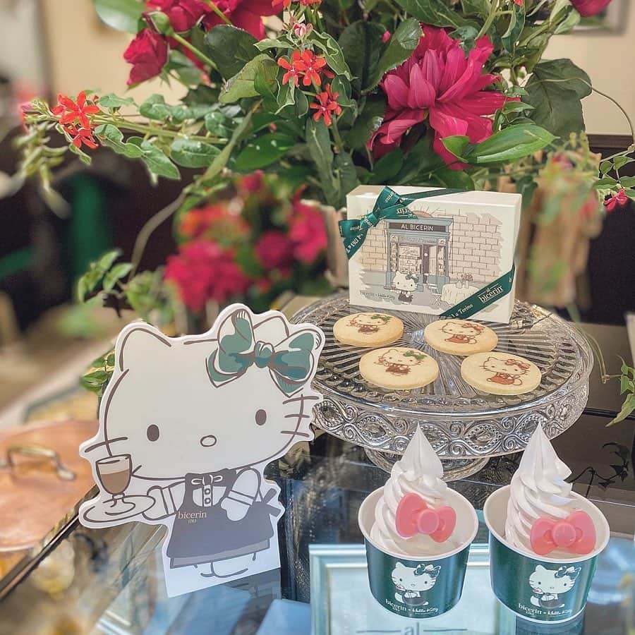 布川桃花さんのインスタグラム写真 - (布川桃花Instagram)「Bicerin×Hello Kitty💛﻿ ﻿ Bicerin GINZA SIX店で明日から﻿ キティちゃんとのコラボメニューが始まるよ！﻿ ﻿ キティちゃんモチーフのスイーツが﻿ たくさん乗ったアフタヌーンティーに﻿ ぴったりのスペシャルハイティスタンドや﻿ コラボレーションクッキーが特に可愛すぎる💗﻿ ﻿ さらに銀座エリアをイメージした新商品﻿ 人気の焼き菓子"バーチ・ディ・ダーマ"や﻿ フィナンシェも同時に発売🌈﻿ ﻿ キティちゃん好きは必見です！！﻿ ﻿ 🗣Bicerin GINZA SIX店﻿ 東京都中央区銀座6-10-1 銀座シックスB2﻿ ﻿ #bicerin #ginzasix﻿ #biceringinzasix #andràtuttobene﻿ #momoka_gourmet﻿」3月23日 23時55分 - momoka_fukawa