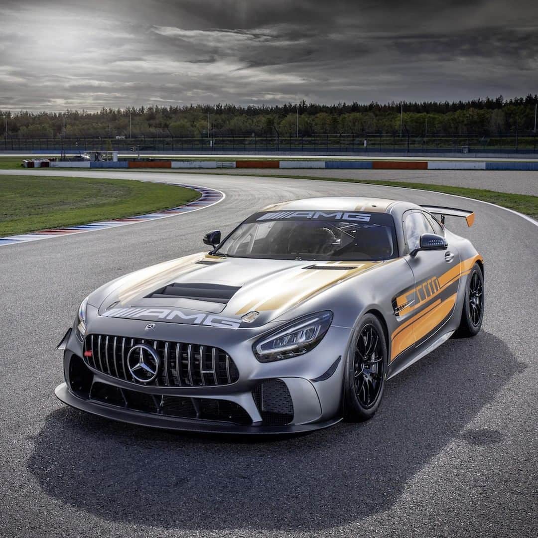 Mercedes AMGさんのインスタグラム写真 - (Mercedes AMGInstagram)「A new edition of a successful model: We proudly present the new Mercedes-AMG GT4.  #MercedesAMGMotorsport #AMGGT4 #DrivingPerformance」3月24日 0時00分 - mercedesamg