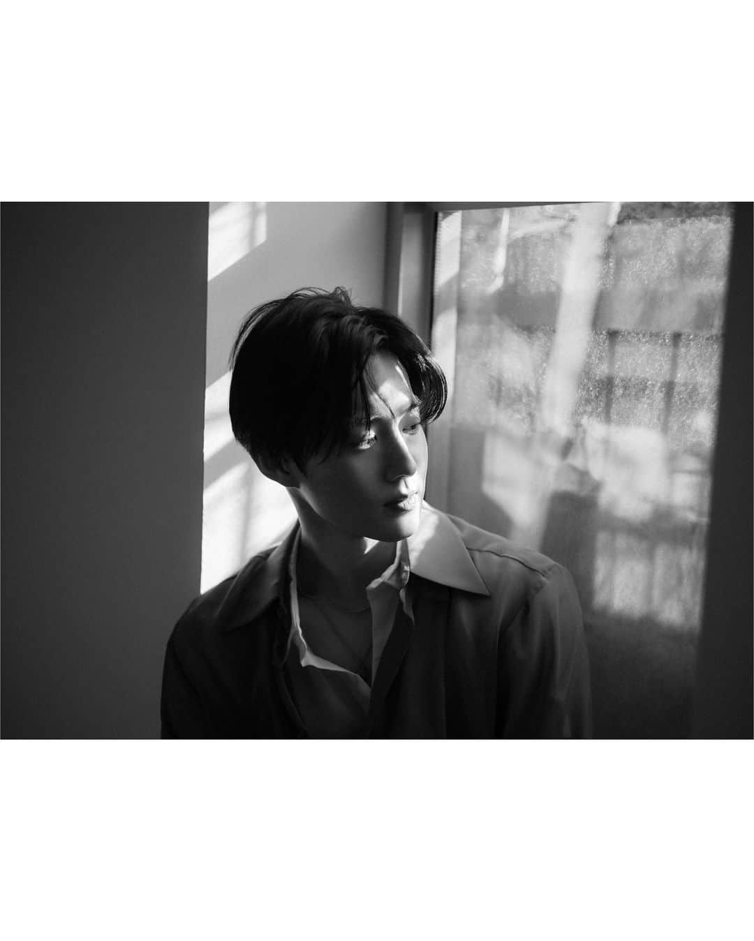 EXOさんのインスタグラム写真 - (EXOInstagram)「SUHO 수호 The 1st mini album [‘자화상 (Self-Portrait)’] - 🎧 2020.03.30 6PM (KST) 👉🏻 suho.smtown.com - #수호 #SUHO @kimjuncotton #엑소 #EXO #weareoneEXO #자화상 #Self_Portrait」3月24日 0時01分 - weareone.exo