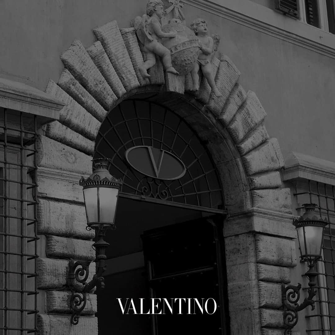Valentinoさんのインスタグラム写真 - (ValentinoInstagram)「1/3⁣ • Maison Valentino is pleased to announce that⁣⁣ ⁣⁣ MAYHOOLA JOINS ITALY IN THE FIGHT AGAINST COVID-19 EMERGENCY WITH A DONATION OF 2 MILLION EUROS⁣⁣ ⁣⁣ Valentino, Balmain and Pal Zileri parent company are determined to support two different projects related to the emergency situation that Italy is currently facing.⁣⁣ The first one is to improve the efficiency and security of the Intensive Care Treatment Unit (ICU) at Sacco Hospital in Milan. The city of Milan is one of the more affected in Italy by the COVID-19 pandemic and Sacco Hospital is one of the sanitary structures which is heavily struggling due to the number of infected patients requiring intensive care treatments. The new negative pressure ventilation installation, which Mayhoola will donate to the Milanese hospital, will allow medical staff to safely assist coronavirus patients. The objective is to halt the increase of further infecting health care staff and to guarantee safety measures for all those working in intensive care units.」3月24日 0時06分 - maisonvalentino