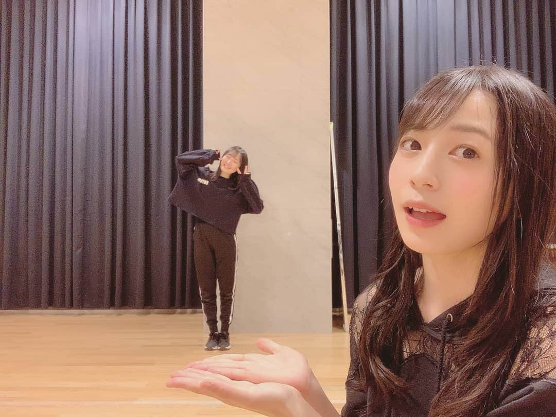 佐々木優佳里さんのインスタグラム写真 - (佐々木優佳里Instagram)「💙 あゆかるん 手乗り風に撮ったのですが、 二枚目が惜しいですね。。 載せてから気づきました。笑 ┐(´д｀)┌ #レッスン #遠近法  #手乗り #山邊歩夢 #あゆかるん」3月24日 0時07分 - yuka_mocha_roll