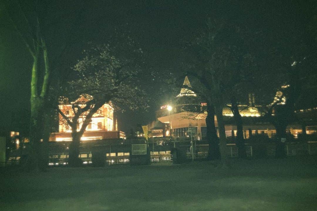 のインスタグラム：「. . 桜とキラキラの建物と東京タワー！ もっと綺麗に見えたのに 全然上手に写真撮れなかった。 . .  COMPLY+-ANCE コンプライアンス ✨全国拡大4都市ツアー決定✨ 🎙秋山ゆずき& 狐火 🦊劇中ライブ➕上映後舞台挨拶🔥 ＼ 🎥3.28（土） 14:25 名古屋シネマスコーレ 19:40 神戸元町映画館 🎥3.29（日） 14:55 大阪第七藝術劇場  19:15  京都出町座 . . よろしくお願いします✨ 本日のスカッとジャパン 見てくれた皆様ありがとうございました🌸 . . #スカッとジャパン #complyance  #映画館 #舞台挨拶」