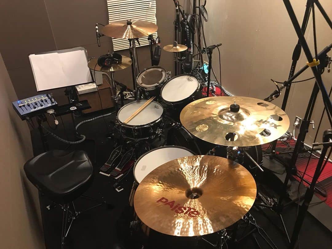 宮上元克のインスタグラム：「今日は珍しくタムが2個 #dw #paiste #調布レコード #chofurecords」
