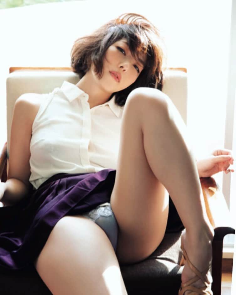 のインスタグラム：「写真集「Period」発売まであと… 3日？？ . 表紙も公開になりました。 すべからく。。。 . . . #グラビア時代を思い出し #挑発的なポーズ  #昔はこんなことばかりしていたな #攻撃は最大の防御なり  #永岡怜子 #神が宿るカラダ #女体っていいな  #インスタグラビア #大人グラビア  #お尻 #肉感的 #女体  #gravure #gravureidol #instagravure  #japanesegirl #asiansexy #over30  #日本的 #性感 #性感的 #性感內衣」