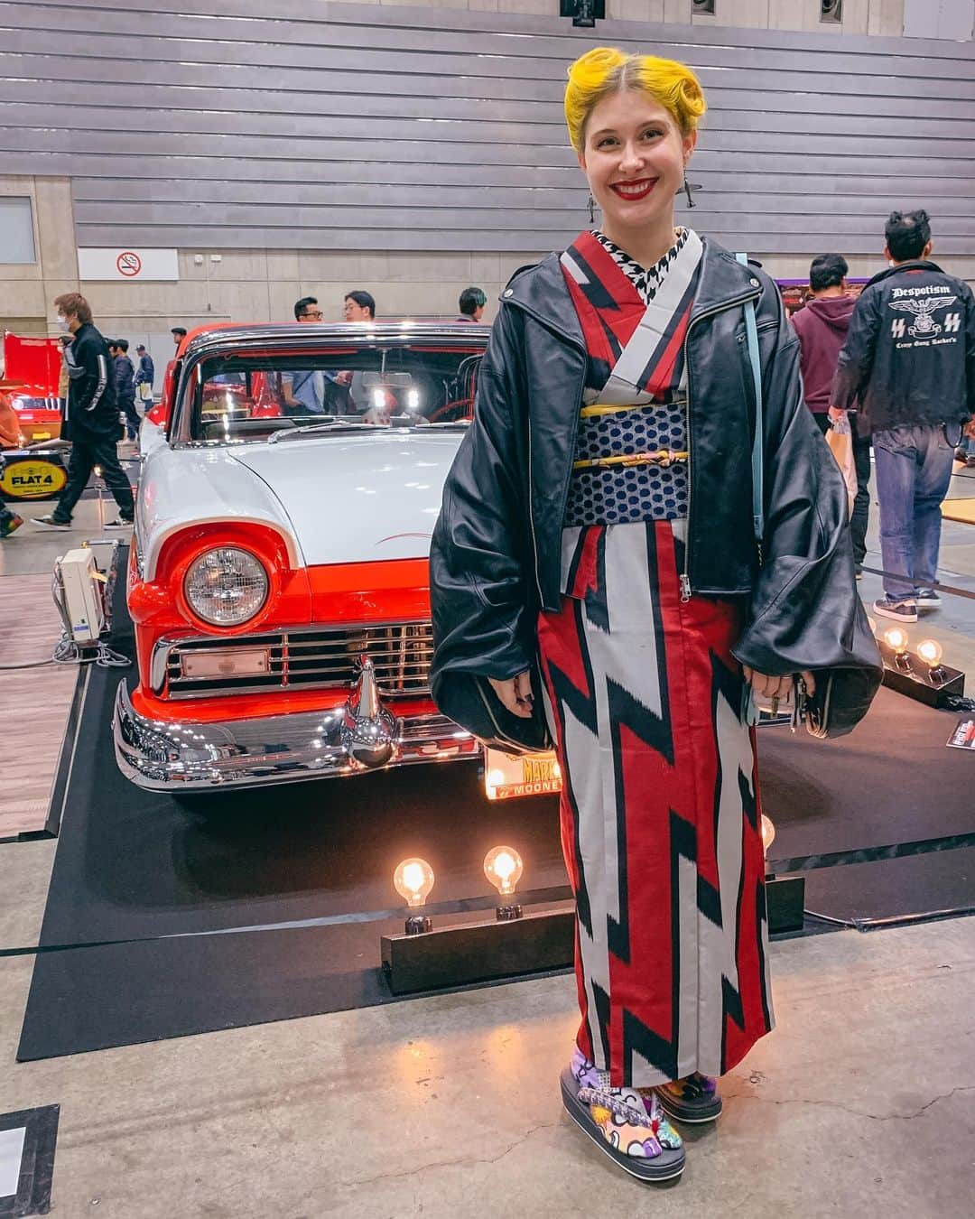 Anji SALZさんのインスタグラム写真 - (Anji SALZInstagram)「I have been quite insta lazy in the past year and therefore have a huge backlog of pictures and interesting kimono stuff for my blog 😆 Hope you don’t mind me posting about it but by bit? Last Autumn I visited the Hot Rod Custom Car Show in Yokohama - it was amazing!! My friend @kasumipsycho also had a pop up store so I met a lot of familiar faces 😍 That day I wore my leather kimono jacket which was kindly lent to me for a shoot and this day out by @robe_japonica 👌🏻🔥 Fun fact about me: I used to own and drive a motorcycle in Germany 👀」3月24日 0時34分 - salztokyo