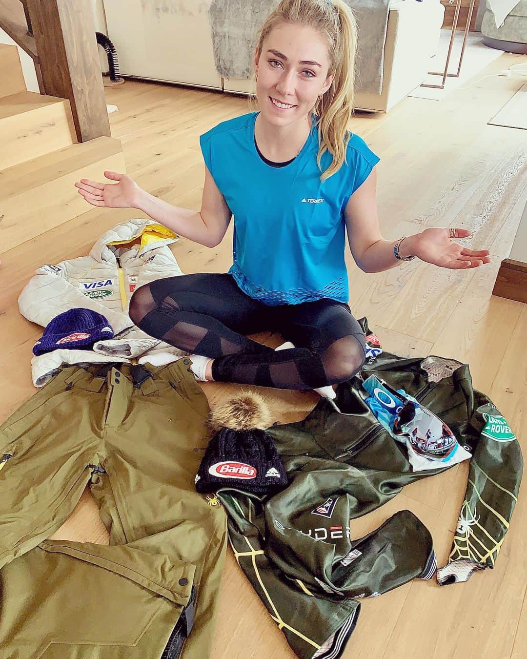 ミカエラ・シフリンのインスタグラム：「Hey hey! I’m auctioning off some really cool autographed gear for #KindnessInCrisis (*including 2 of my @adidas x @barilla custom podium hats, a pair of my signature @oakley goggles, and the race suit I used to race in Lienz this past season!) 100% of the proceeds go to COVID-19 relief organizations. The proceeds for my items will go to 2 specific organizations— the CO Covid Relief Fund and Food Bank of the Rockies. You can help me, help those who are really in need. The link is in my bio and stories❤️ #KindnessWins! @KindnessWinsFoundation (PS there are some pretty sweet items from other athletes like @jessiediggins and @madisonkeys as well!)」