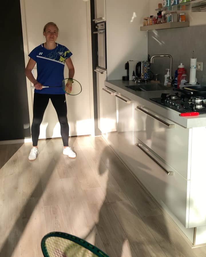 セレーナ・ピークのインスタグラム：「Who needs a badminton court anyway 🤷🏼‍♀️...」