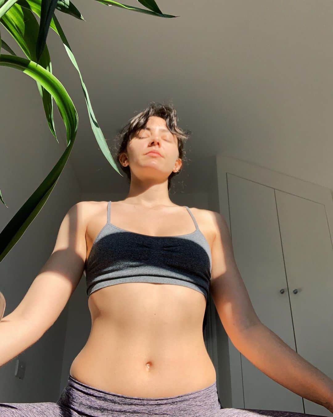 Amelia Zadroのインスタグラム：「This time has got me reflecting on healthy power & leadership To serve others I must find it within first Lots of fear & uncertainty has been coming up  Waves of feeling lost and tired I’m being challenged more then ever to find my centre and my strength within and want to share what’s helping for anyone who needs inspiration rn Creating little structures to facilitate this is serving me wonders  Things like: - Daily walks in the park to just ask nature whatever questions I have and listen to what answers come through - Making time to breathe and get in my body each day - Cooking healthy nourishing meals - @jordancohayney & @superfeast for herbal immune boosting supplements - @aloyoga has great free YouTube playlists (I’m currently doing a 7 day chakra balancing one) - @madfit.ig has lots of free HIIT workouts - Daily meditation (I’ve got some free short ones on my website and YouTube if you want to try) - A recent @timferriss podcast talked about using this time as a meditation and reflection retreat and that mentality is helping me a lot - Turning my phone off when I don’t feel like connecting & also making regular time to connect with loved ones  I keep coming back to the question ‘How can I use this time to go inwards, find new clarity and strength and make the most of new opportunities?’ Hope this supports anyone else who is feeling heavy to take any kind of action towards feeling better and feel empowered in that ❤️」