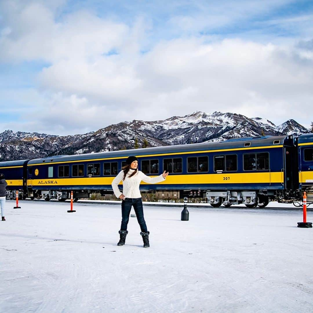 リサ・アンさんのインスタグラム写真 - (リサ・アンInstagram)「#throwback #alaskarailroad #Alaska  The train from Fairbanks to Anchorage was incredible, when I wasn’t looking out the window, I was adventure seeking on the train, the different doors & the highest mountain peaks where all I wanted was to dangle my feet out the side of the open train. So I did! The views, the fresh air and the untouched nature was special along with a couple little spots along the way, including Denali. #March2019」3月24日 3時51分 - thereallisaann