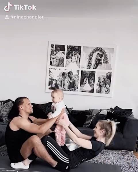 ティモシー・チャンドラーのインスタグラム：「Workout with my girls 💪🏾 #positivevibes #wirbleibenzuhause #hometeam @adidas_de」