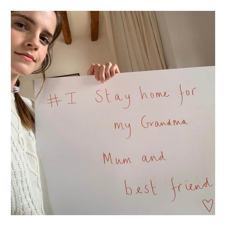 エマ・ワトソンのインスタグラム：「My grandma is over 70, so particularly vulnerable... My Mum is a type 1 diabetic and my best friend is a health care professional. #Istayhomefor them. ❤️ Who are you staying home for? ⁣ Sending love. E xxx ⁣ Thank you to @michelleobama for the tips. 🙏」