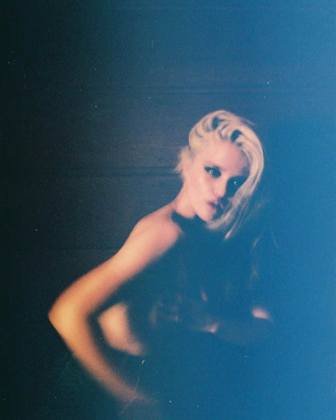 スカイ・フェレイラさんのインスタグラム写真 - (スカイ・フェレイラInstagram)「🕳」3月24日 4時07分 - skyferreira