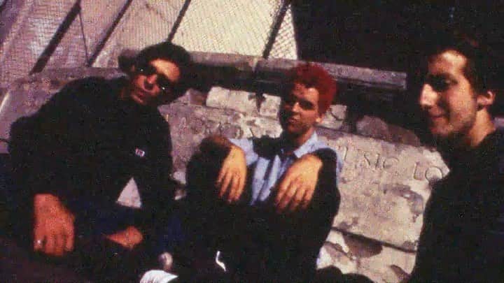Green Dayのインスタグラム：「Dear friends.. While we’ve all been in quarantine I’ve been reflecting on the things that matter the most in my life. Family, friends and of course music. I recorded a cover of @tommyjamesandtheshondells “I think we’re alone now” in my bedroom.  I figure if we have to spend this time in isolation at least we can be alone together.  Love BJ (link in bio)」