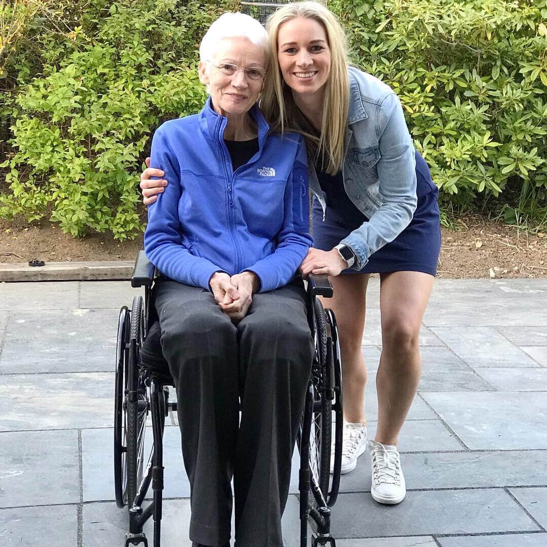ジェンマ・ボナーのインスタグラム：「Wishing the biggest HAPPY BIRTHDAY to the strongest woman I know, I am so sad I can’t be with you at the moment - facetiming everyday just isn’t the same but I know you will see this 🤣 ... You are the best ❤️❤️ ⠀⠀⠀⠀⠀⠀⠀⠀⠀ Happy Birthday Mum, Love You 🥰🥰」