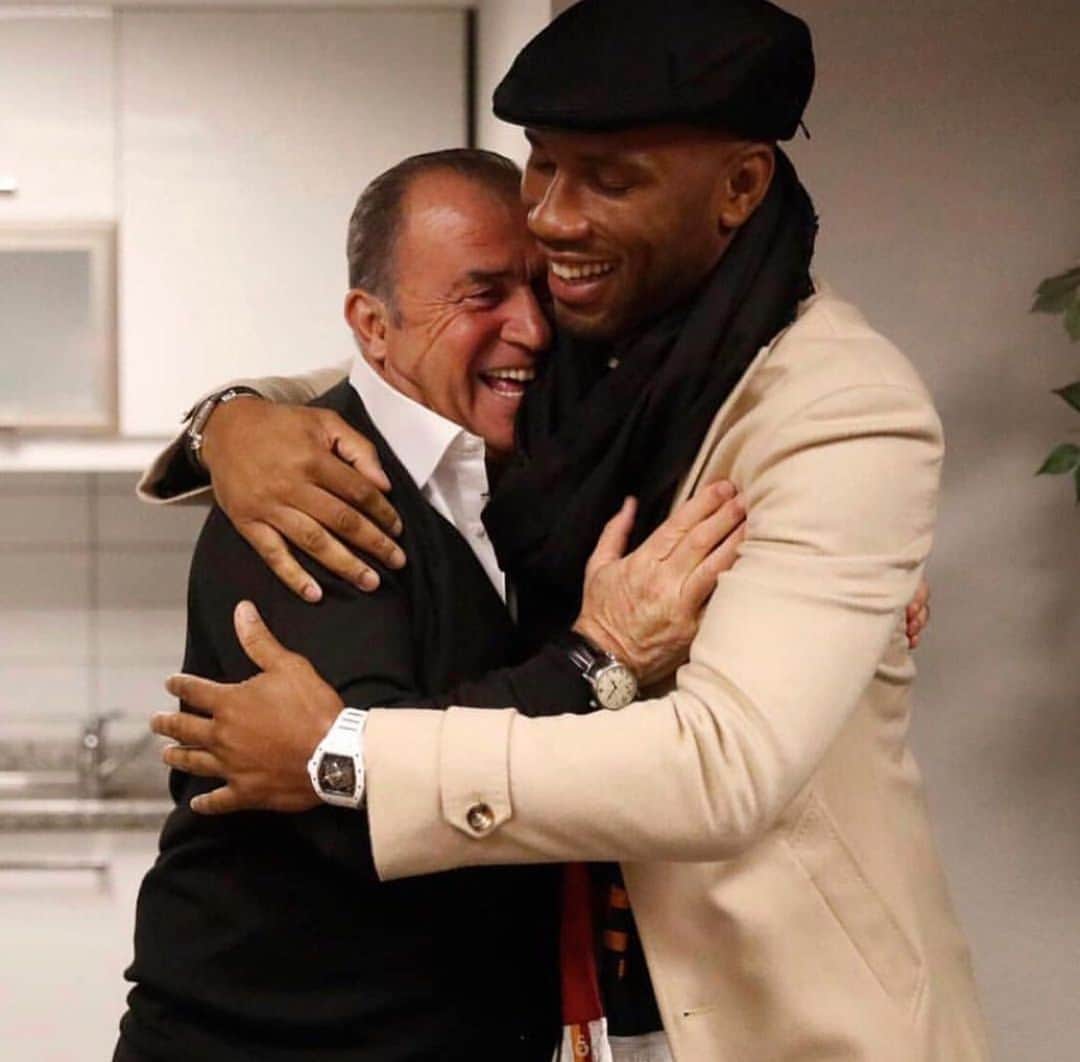 ディディエ・ドログバのインスタグラム：「Çok değerli Hocam İmparator Fatih Terim ve İkinci Başkanımız Abdurrahim Albayrak’ın corona virüs sonuçlarının pozitif çıktığını üzüntüyle öğrenmiş bulunmaktayım. İki güçlü karakterin bu virüsü de yenebileceğine inancım sonsuz. Dualarım Hocam,Başkanım ve bütün Türk halkıyla beraber... @galatasaray Çare Turkiye, Çare the World 🙏🏾」