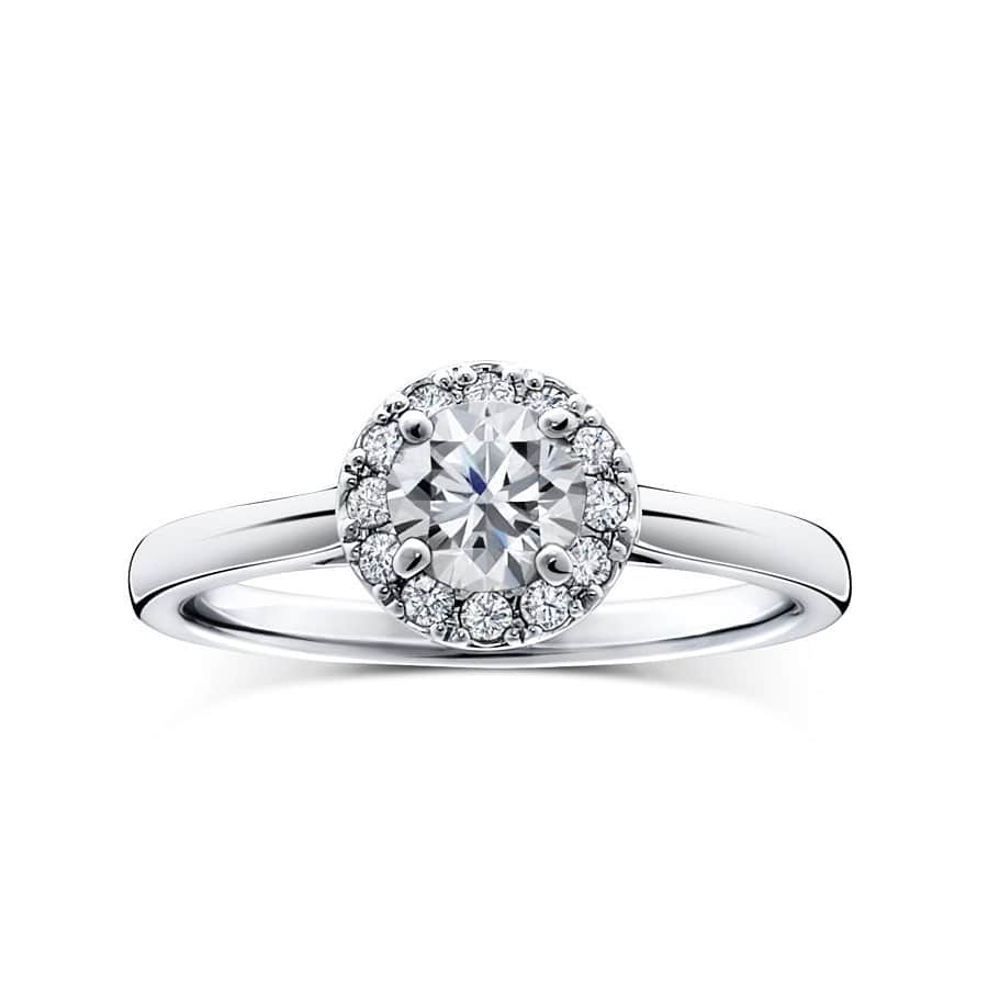 ラザール ダイヤモンド ブティック公式 | 婚約・結婚指輪さんのインスタグラム写真 - (ラザール ダイヤモンド ブティック公式 | 婚約・結婚指輪Instagram)「NYの中心部・マンハッタン5番街にそびえるセント・パトリック大聖堂。アメリカ最大級の教会であり、パイオニア精神に満ちあふれた人々の心の支えとして君臨する、尊い存在。  それをイメージしてデザインされたのが、エンゲージリング＜セントパトリック＞。ゴシック建築を想起させる豪奢かつ繊細な細工で、ダイヤモンドならではの輝きを堪能できるリング。 センターに大粒のダイヤモンドを配した、清く正しい輝きをたたえたデザインは、アニバーサリーに手に入れたい、あなたにとっての“一生のお守り”。 . ▶︎プロフィールのリンクからHPをご覧いただけます。 → @lazarediamond_boutique  #ラザールダイヤモンド #lazarediamond #婚約指輪 #結婚指輪 #メッセージインダイヤモンド#マリッジリング #エンゲージリング #エンゲージメントリング #プロポーズ #ダイヤモンド #婚約指輪探し #結婚指輪探し #指輪探し #婚約指輪選び #結婚指輪選び #指輪選び #婚約記念品 #bridaljewelry #marriagering #engagementring #2020夏婚　#2020秋婚 #世界で最も美しいダイヤモンド」3月24日 17時00分 - lazarediamond_boutique
