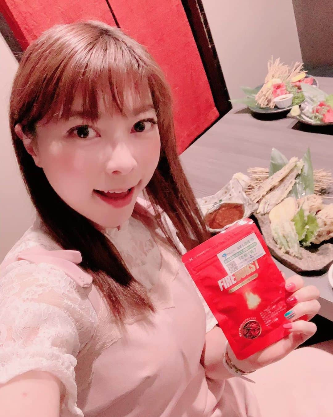 DJ MIYAさんのインスタグラム写真 - (DJ MIYAInstagram)「こんにちわぁぁぁ(o^^o)♪最近、ダイエットサプリ「FIRE BURST」を飲んでいまーす♪❤️ @duen11021102  半身浴やトレーニング・運動前に飲むと、汗の量がすごいの～！！！❤️ Amazonランキング３冠獲得!!!🌈 Amazonで「脂肪燃焼」で検索すると購入可能だよ～～！！！ いま、ジムとかお休みの所が多いので、こういった補助製品って助かるよね～☆彡  代謝アップして、ボディキープしたいな☆彡💓  #ダイエット #ダイエットサプリ  #脂肪燃焼 #FIREBURST #カルニチン #ボディメイク　#美と健康　#フィットネス女子　#今日のメイク #今日のコーデ　#旅インスタグラマー　#ファッションコーデ　#amazonjp #筋肉女子　#フィットネス　#モデル　#インスタグラマー　#ファッショ二スタ #代謝アップ　#ダイエット女子　#トレーニング女子　#運動好き　#ワークアウト女子 #ヘルシーボディ　#スタイルキープ　#ファッション好き」3月24日 16時09分 - dj_miya