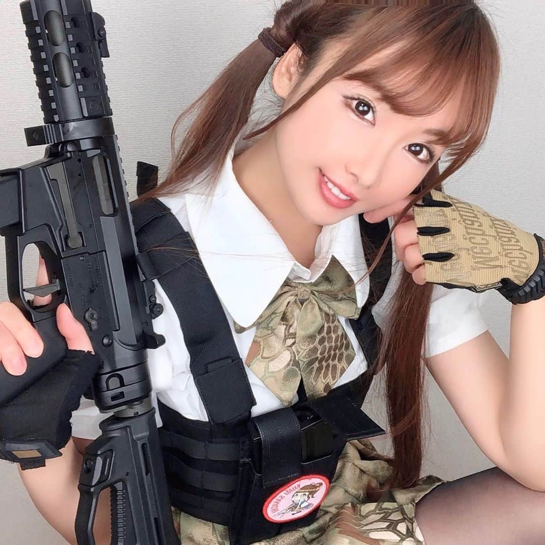 坂地久美さんのインスタグラム写真 - (坂地久美Instagram)「I'm lining up my favorite photos.❣️ Armed Schoolgirl 🎀  ARES M45X S Electric Gun 🔫  Compact pistol calibre carbine ❣️ Écolière armée 💜  Pistolet électrique ARES M45X S ✨  Carabine de calibre pistolet compact 💓  Studentessa Armata 😘  Pistola elettrica ARES M45X S 🔫  Carabina calibro pistola compatta 💕  武裝學校女孩 💙  ARES M45X S 電動槍 🔫  緊湊型手槍口徑卡賓 💖  #サバゲー #サバイバルゲーム #Gunドル #tacticute #Armedgirl #MilitarySchoolgirl #armée #militaire #Donnemilitari #生存遊戲 #サバゲー女子 #サバゲーファッション  #武装JK  #japanesegirl #military #tactical #tacticool #tacticutest #airsoft #airsoftgirls #airsoftworld #airsoftnation #airsoftphoto #girlsandguns #girlswithgun #airsoftlove #gungirl #Gunドル #sakachikumi #坂地久美」3月24日 16時10分 - sakachikumi