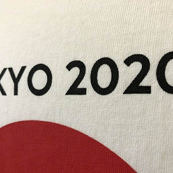 CALL&RESPONSEさんのインスタグラム写真 - (CALL&RESPONSEInstagram)「日本の東京で開催予定でした夏季オリンピックですが、延期が発表されました。 大会名称は『東京2020』でいくと説明があり、開催が2021年でも名称は変更無しとの事です。 遅くとも2021年の夏までに開催との発表でした。 中止では無く延期という形ですので、このデザインも活きる形になります。 一早く世界中のウイルスの収束を願うと共に、皆様のご健康をお祈りいたします。  がんばろう日本！がんばろう世界！  TOKYO2020 TEE　CALL&RESPONSE　201-1324-21 ¥4,950 税込 　#コールアンドレスポンス 　#コールアンドレスポンス服 　# 　#callandresponse 　#calljeans 　#allstretch 　#ためしてみたら戻れない 　#ストレッチ素材 　#パパコーデ 　#パパファッション 　#メンズ 　#ストレッチジーンズ 　#メンズファッション 　#fukuoka 　#福岡 　# 　# 　#」3月24日 16時12分 - callandresponse_official