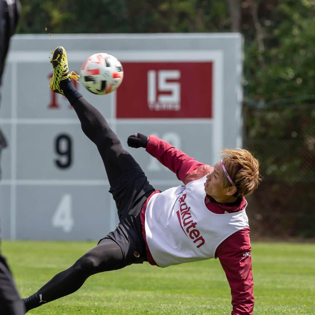 ヴィッセル神戸さんのインスタグラム写真 - (ヴィッセル神戸Instagram)「Keep working! 💪🏼💪🏼😃 .  #vissel #visselkobe #ヴィッセル #ヴィッセル神戸 #Kobe #神戸 #WeAreKobe #KobeForeverForward #一致団結 #JLeague #Jリーグ #football #soccer #training」3月24日 16時25分 - visselkobe