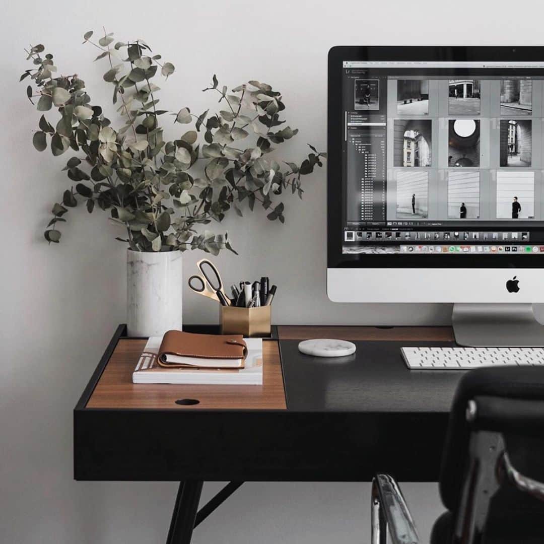 BoConceptさんのインスタグラム写真 - (BoConceptInstagram)「We love these gorgeous home offices from @tsunyuen and @design_at_nineteen.  Share your Cupertino desk setup with us using #boconcept.  Need help styling your home office? Book a video call with your local interior stylist.  #workingfromhome #officedecor #homeoffice #homeofficedesign #inspiration」3月24日 16時26分 - boconcept_official
