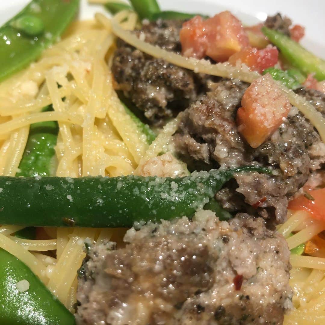 木下望さんのインスタグラム写真 - (木下望Instagram)「ハーブスのランチへ行ってきました🍝なんとメニューが変わってた🙀そして1700円に値上げ🙀 ・ でも、新しいメニューも美味しかったよ❤️ままと一緒に行ったんだけど美味しいって言ってくれて嬉しかった❤️ ・ のんは野菜たっぷりのハーブソーセージ？みたいなやつ食べた🥺うますぎ🥺 ・ ままが食べてたトマトのやちも美味しかった🍅ゴロゴロトマト🍅 ・ ケーキが3種類から選べるシステムは変わらずだったよ！苺のレアチーズにした🥺🍓 ・ サラダ、パスタ、ケーキ、飲み物ついたランチだよ🍝みんな行ってみてぇ🥺おススメ🥺 ・ 混む時あるで気をつけてねぇん🕵️‍♀️ ・ #ハーブス #ハーブスのケーキ #ハーブスランチ #ハーブスケーキ #パスタ #パスタランチ #サラダ #ケーキ #ランチ #新宿グルメ #新宿ランチ #ルミネエスト新宿 #スタマリ」3月24日 8時23分 - nonchan_starmarie