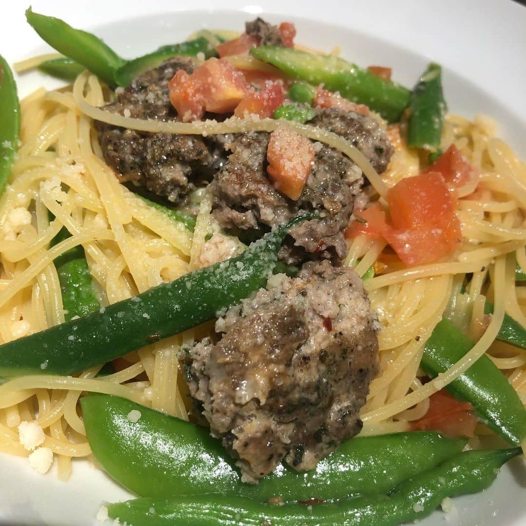 木下望さんのインスタグラム写真 - (木下望Instagram)「ハーブスのランチへ行ってきました🍝なんとメニューが変わってた🙀そして1700円に値上げ🙀 ・ でも、新しいメニューも美味しかったよ❤️ままと一緒に行ったんだけど美味しいって言ってくれて嬉しかった❤️ ・ のんは野菜たっぷりのハーブソーセージ？みたいなやつ食べた🥺うますぎ🥺 ・ ままが食べてたトマトのやちも美味しかった🍅ゴロゴロトマト🍅 ・ ケーキが3種類から選べるシステムは変わらずだったよ！苺のレアチーズにした🥺🍓 ・ サラダ、パスタ、ケーキ、飲み物ついたランチだよ🍝みんな行ってみてぇ🥺おススメ🥺 ・ 混む時あるで気をつけてねぇん🕵️‍♀️ ・ #ハーブス #ハーブスのケーキ #ハーブスランチ #ハーブスケーキ #パスタ #パスタランチ #サラダ #ケーキ #ランチ #新宿グルメ #新宿ランチ #ルミネエスト新宿 #スタマリ」3月24日 8時23分 - nonchan_starmarie